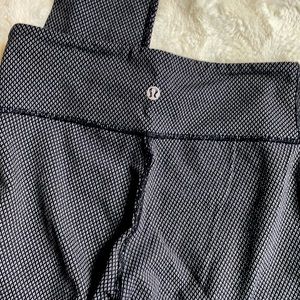 Lululemon yoga pants size 4 black and white